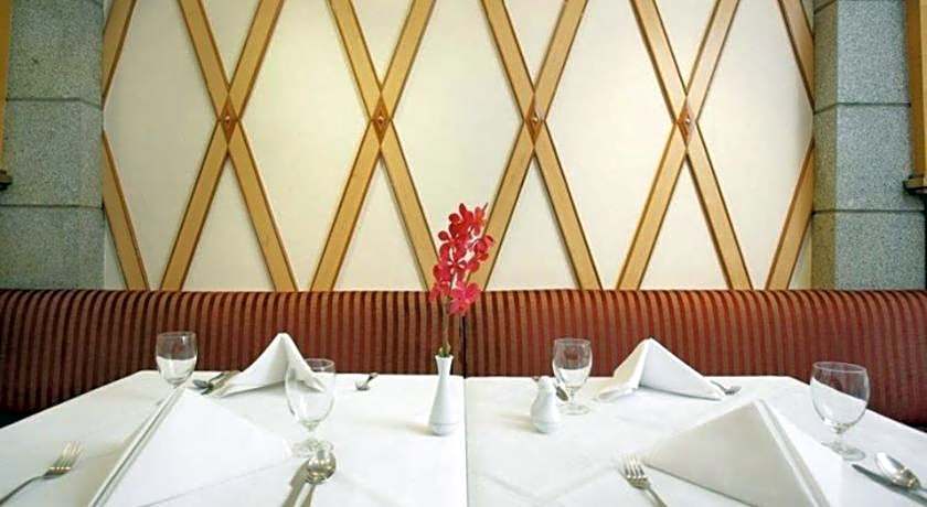 Majestic Suites Hotel