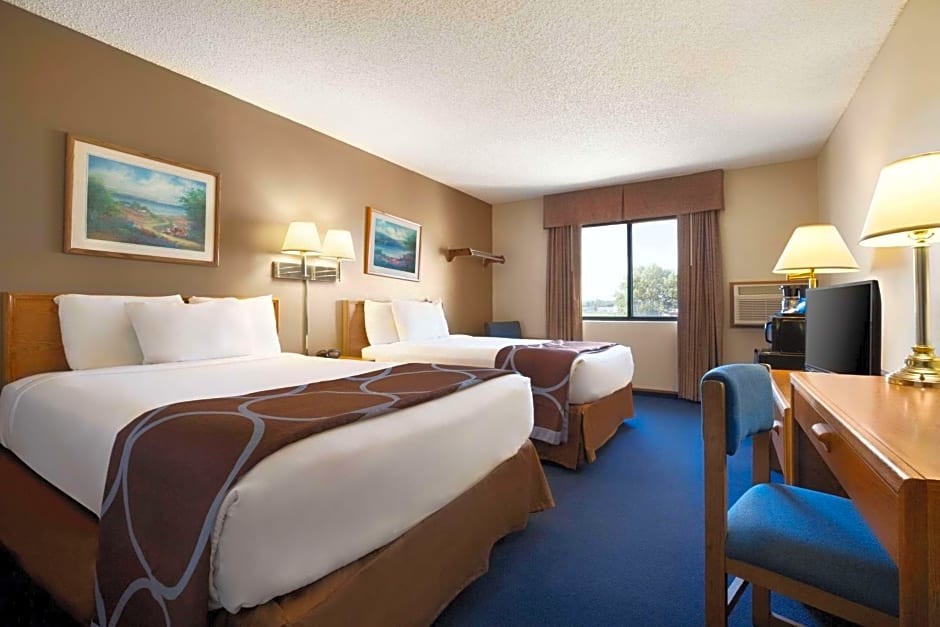 Super 8 by Wyndham Lincoln North