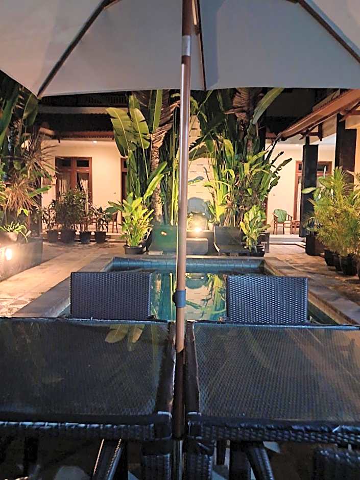 SURFARIS INN on poppies 2