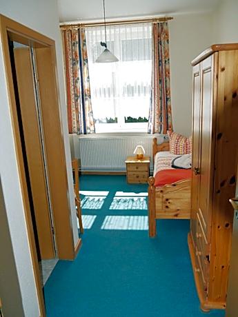 Einzelzimmer-Eigenes Badezimmer-Gartenblick