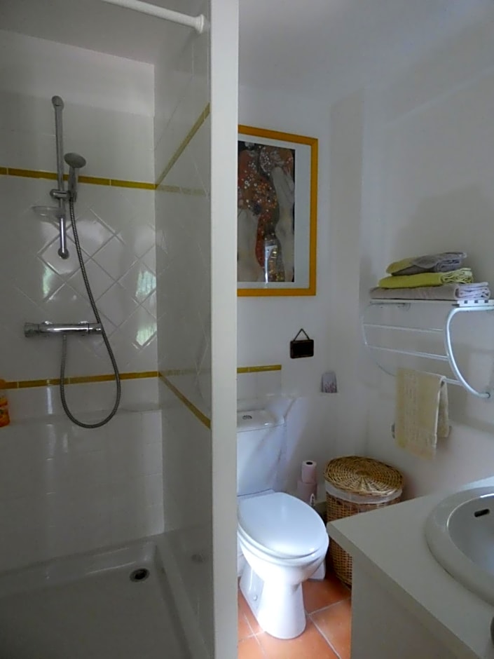 Les Petits Matins Bleus - Chambres d'hôtes "Les Pommiers"