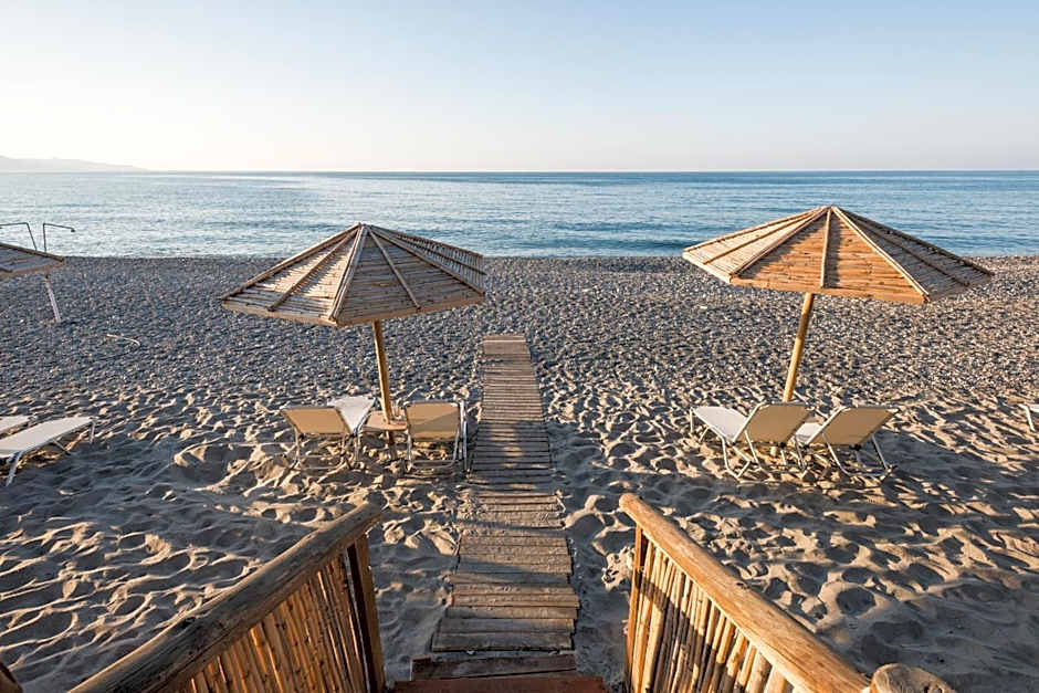 Mythos Beach Hotel Apartments