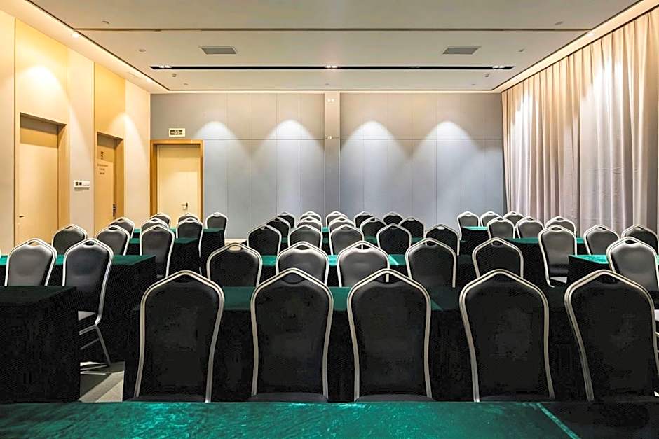 Lavande Hotel Yueyang County Fuya