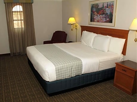 Super 8 by Wyndham Austin South I-35