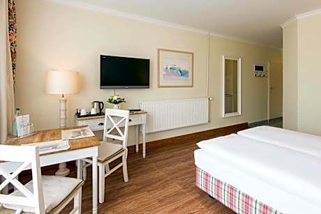 1 Double Bed Standard Room Flat Screen Television Desk Wi-Fi Coffee Tea Maker