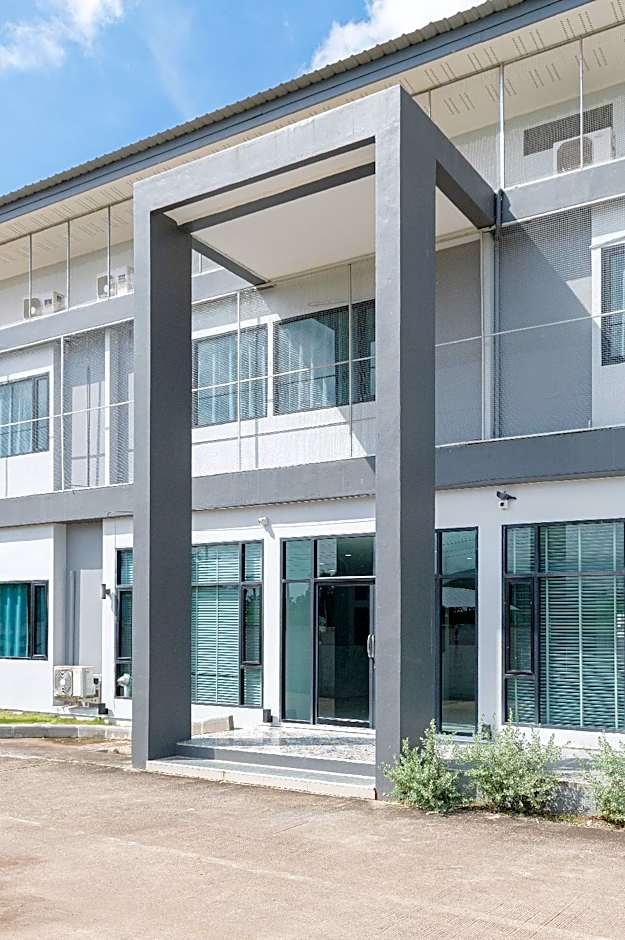 C2U Hotel Uthai Thani