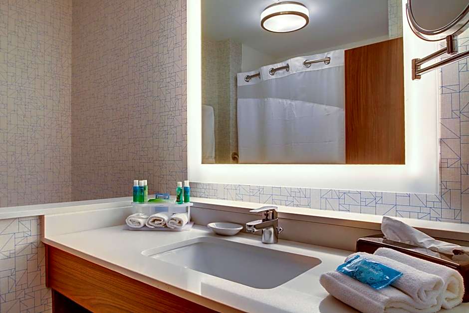 Holiday Inn Express & Suites Galesburg By IHG