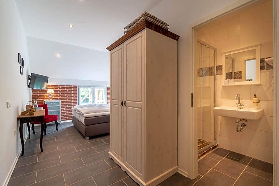 INSEL-LAND-HOTEL MICHAELSEN -Boutique Hotel- im Ostland mit Yoga u Sauna