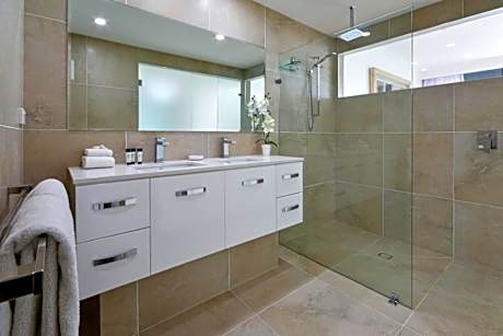 Frangipani 205 - 2 Bedroom Resortside Apartment