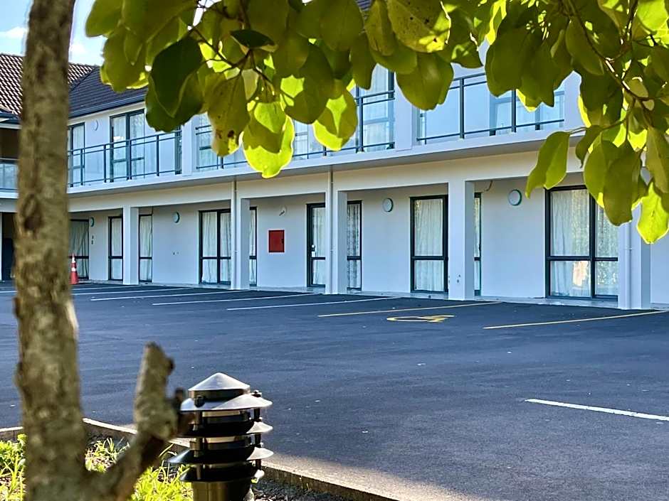 Botany Palms Motel