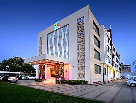 Wingston A Treehouse Hotel, Goverdhan