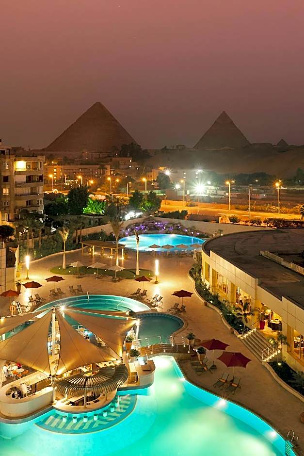 Le Meridien Pyramids Hotel & Spa