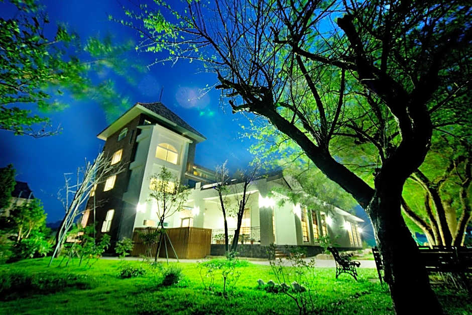 Schokolake Country House