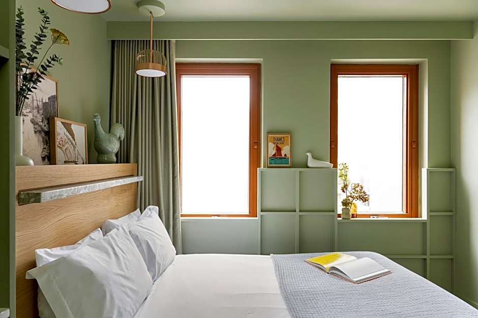 Locke at Broken Wharf