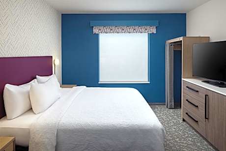 One-Bedroom King Suite with Balcony