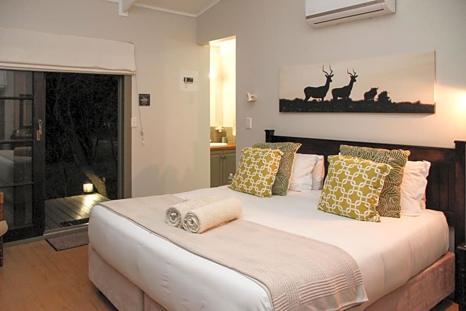 Khangela Private Game Lodge - Self Catering - Bedrooms are 3 Separate Chalets - Hluhluwe