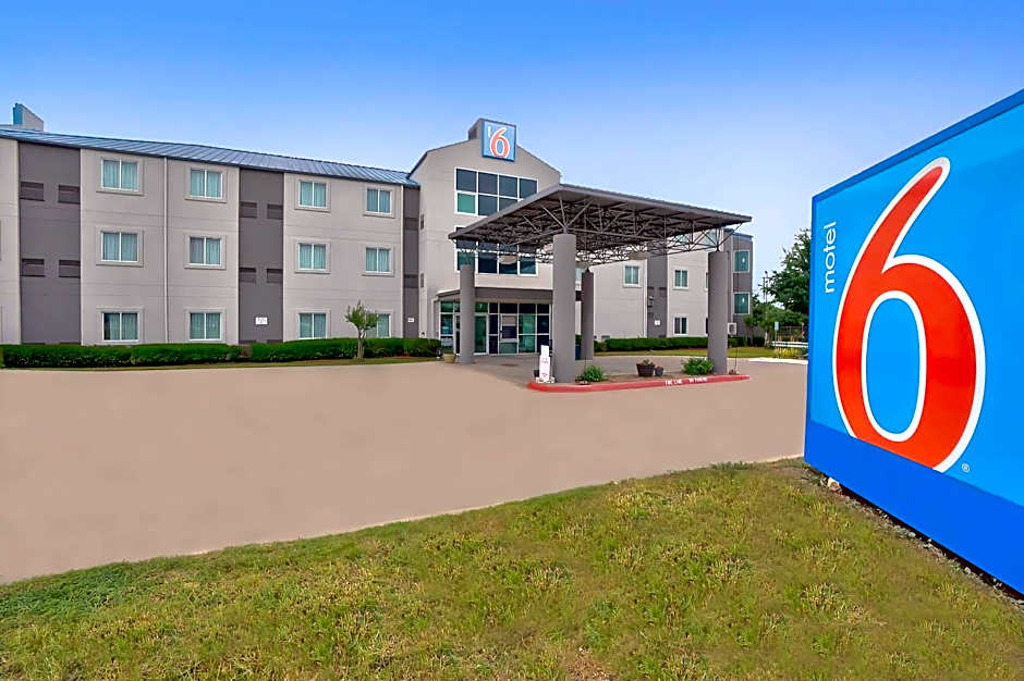 Motel 6-Benbrook, TX - Fort Worth