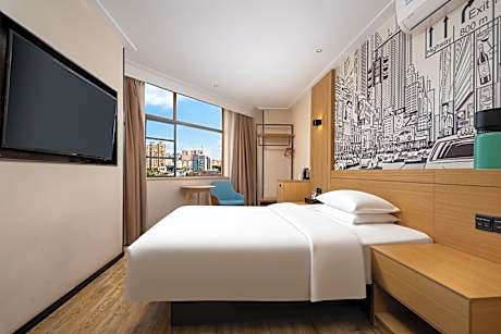 Stand Queen Room
