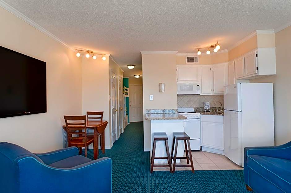Casa Del Mar Beachfront Suites