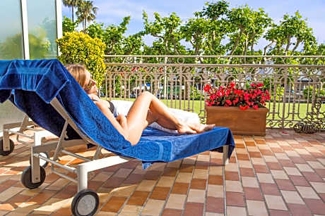 Double Room Terrace, with Garden and Old Port view