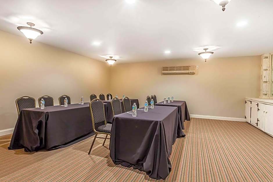 The Aurora Inn Hotel and Event Center