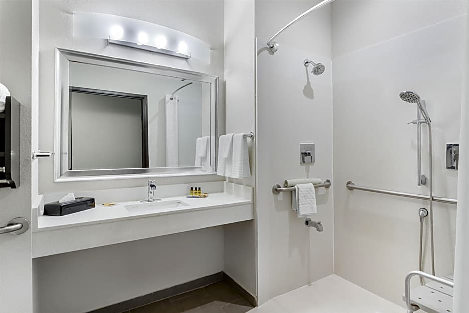 Best Western Plus Waller Hotel