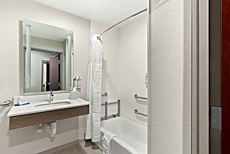 Deluxe King Room - Hearing Accessible with Bath Tub/Non-Smoking