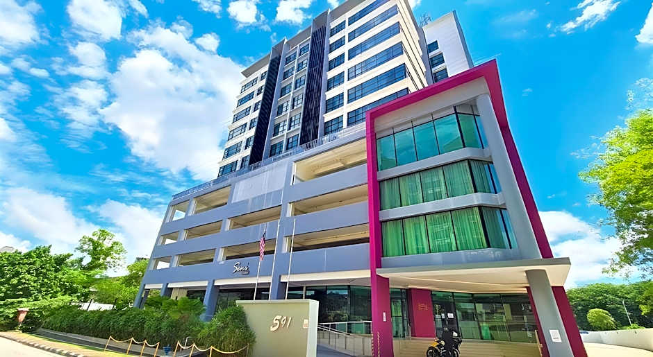Nexus Regency Suites & Hotel