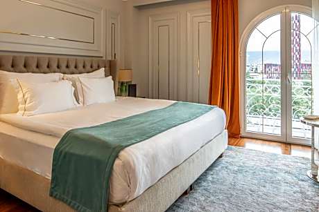 Prestige Deluxe King Room with City View