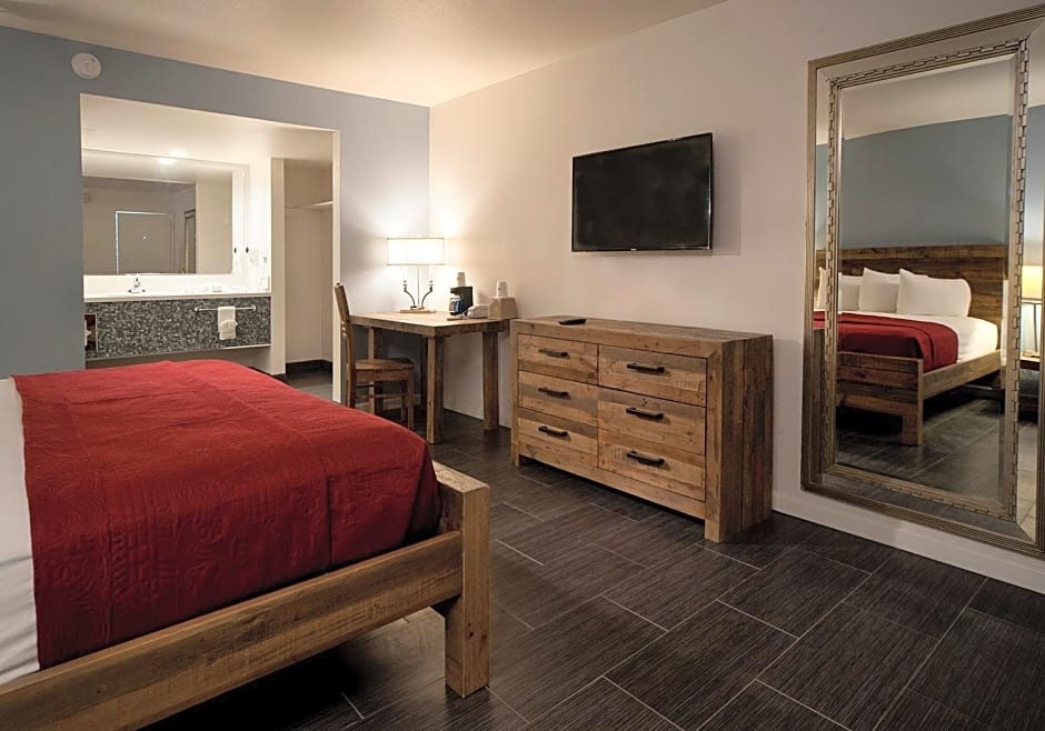 Photo 1 of 3 of 1 King Bed
