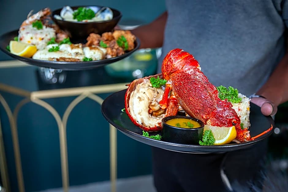 Abalone Hotel & Villas