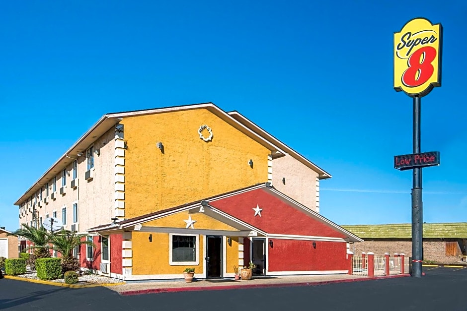 Super 8 by Wyndham San Antonio/I-35 North