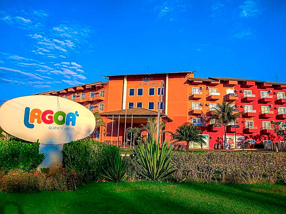 Frente ao Parque da Lagoa Quente Entrada NÃO INCLUSA Aptos Particulares com varanda