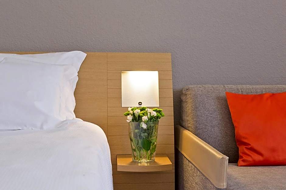 Living Place Hotel