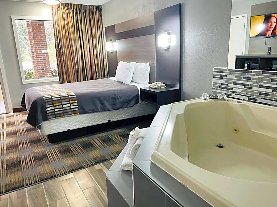 Travelodge by Wyndham Sellersburg / Louisville North