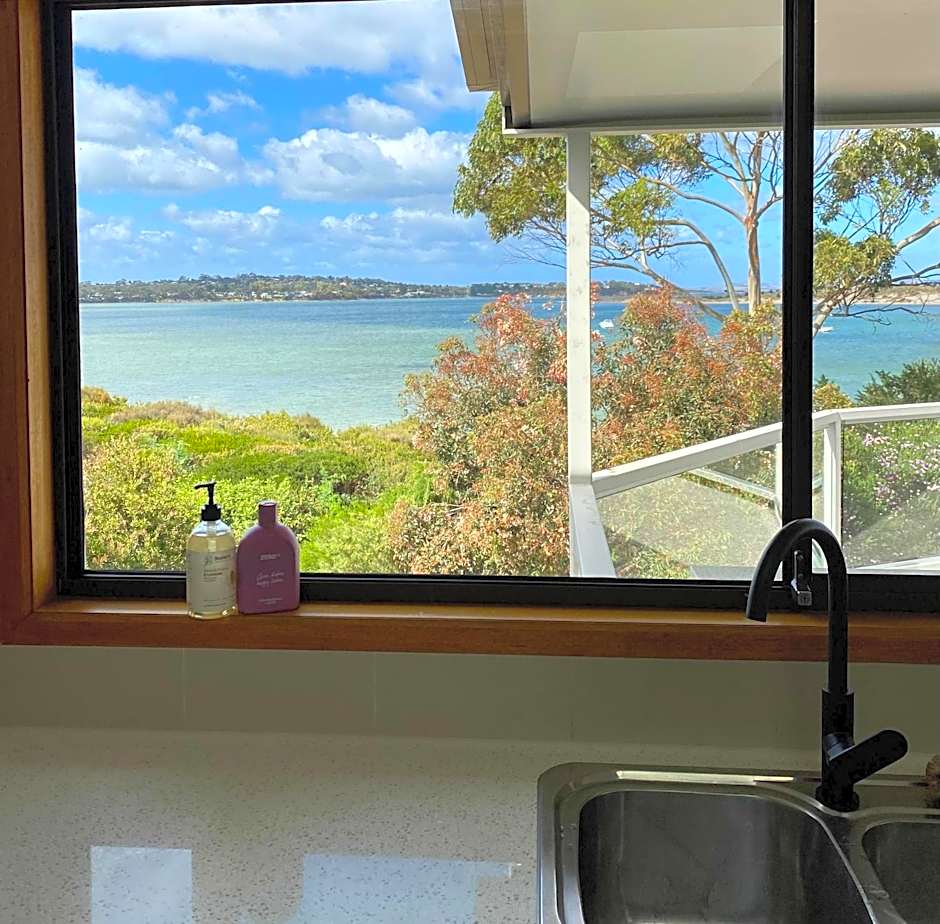 Seagrass Coastal Retreat with direct beach access