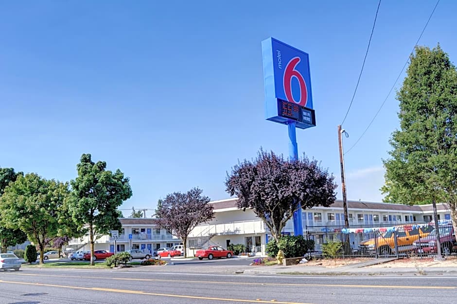 Motel 6-Salem, OR