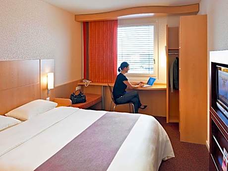 Room with 1 double bed, 63x79 inches 160x200 cm , new sleep-easy concept