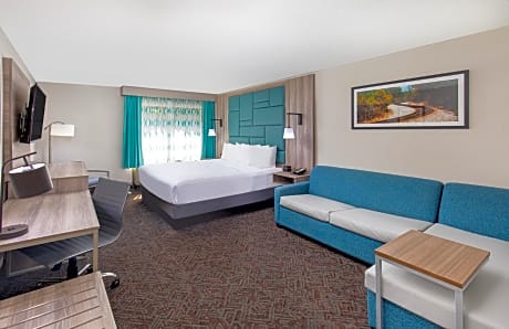 Deluxe King Room - Non-Smoking