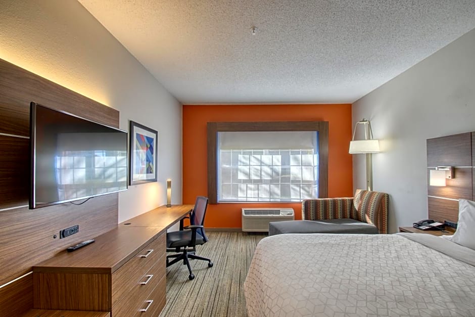 Holiday Inn Express Hotel & Suites Oshkosh - State Route 41