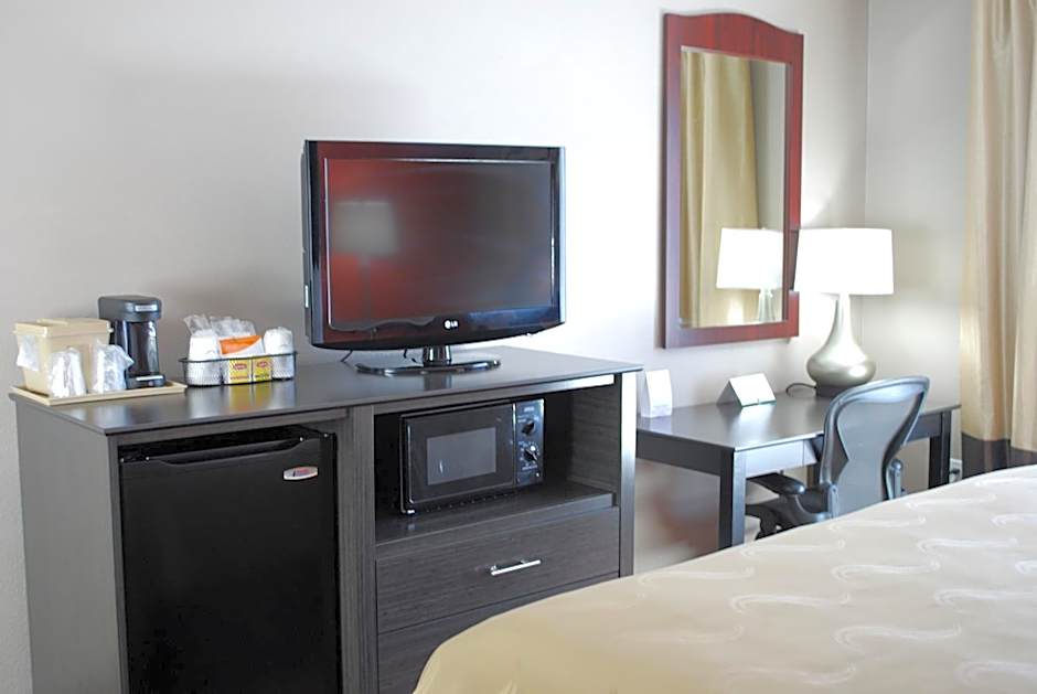 Quality Inn & Suites Fresno Northwest