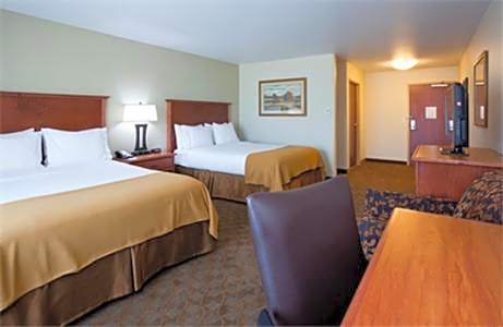 Holiday Inn Express Hotel and Suites Mason City By IHG
