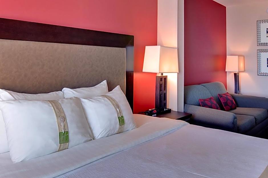 Holiday Inn & Suites Bakersfield by IHG