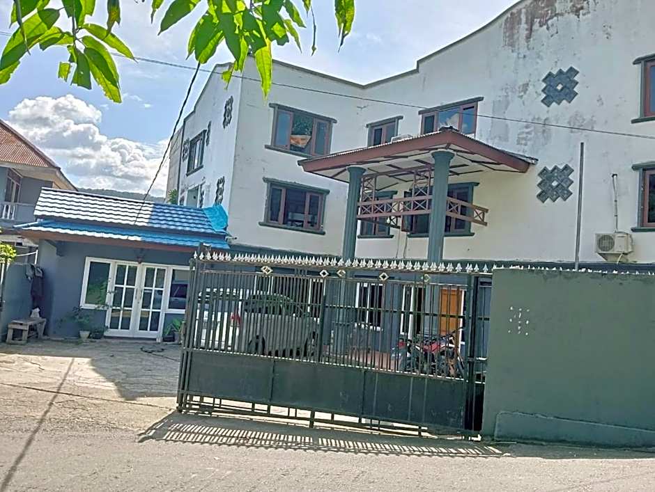 RedDoorz at Hotel Ermashta Jayapura