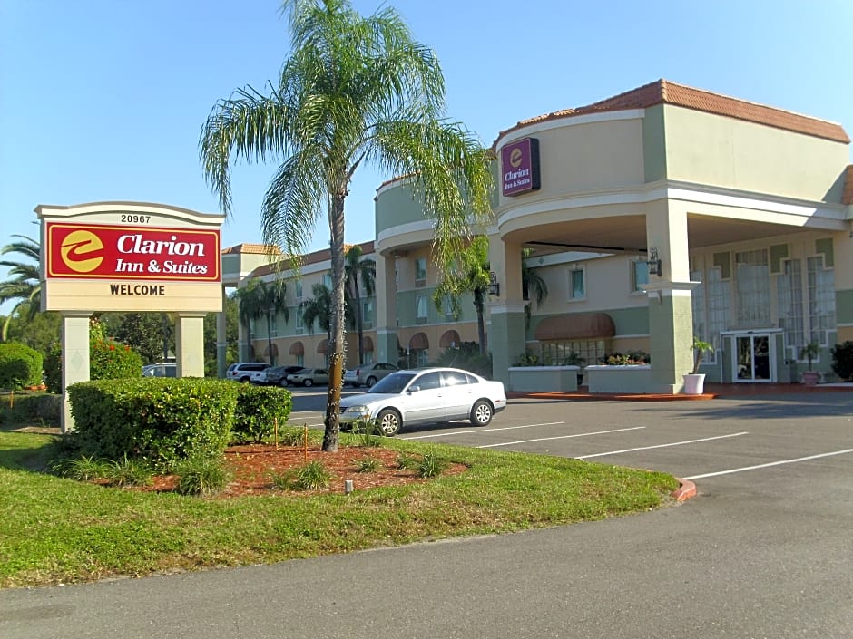 Clarion Inn & Suites Central Clearwater Beach