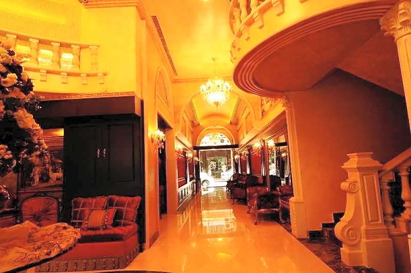 Queens Suite Hotel