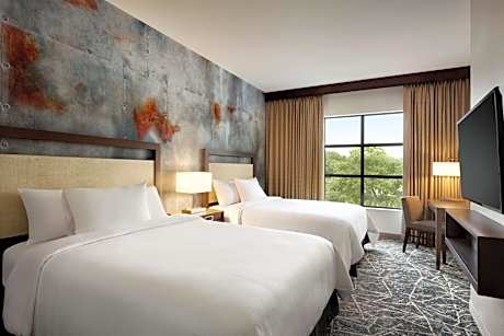 Queen Suitewith Two Queen Beds - Mobility Access