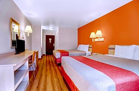 Deluxe Queen Room with Two Queen Beds - Non-Smoking