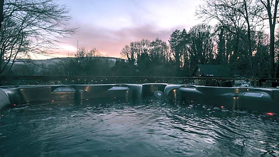 Herons Lake Retreat Hot Tub Lodges