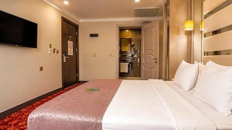 Trendy Room with Queen Size Bed
